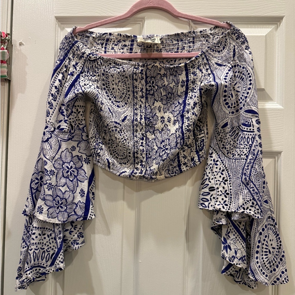 Jaase Blue and White Off-Shoulder Floral Paisley Crop Top